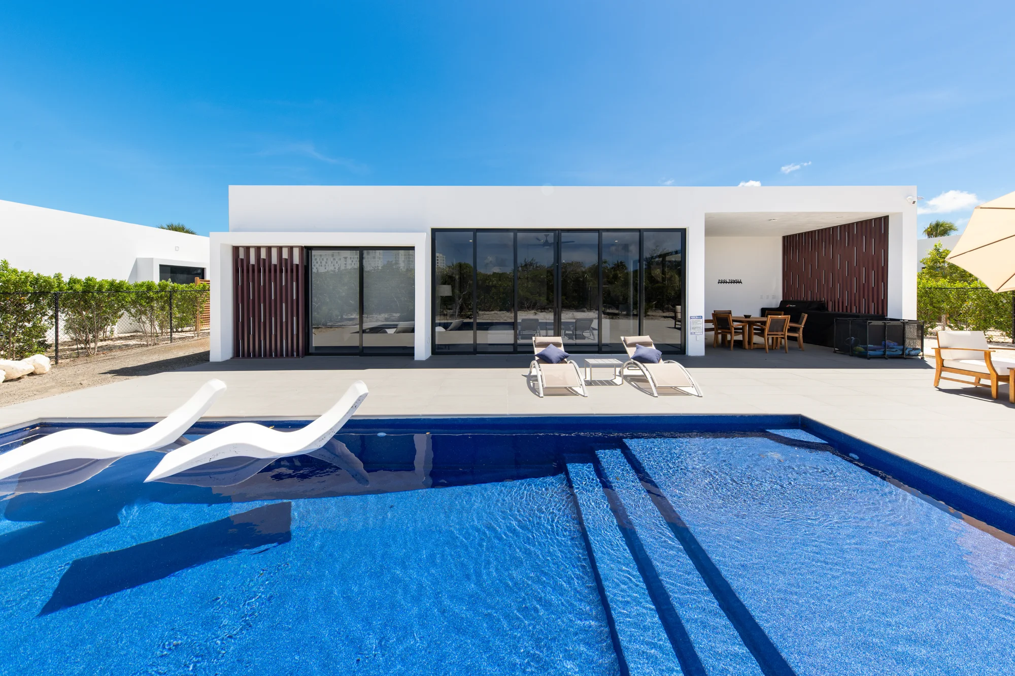 La Villa di Bella’s private pool and contemporary villa beneath a clear island sky